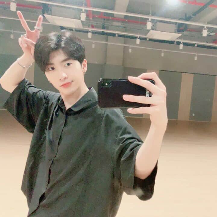 UP10TIONさんのインスタグラム写真 - (UP10TIONInstagram)「Dear #HONEY10 #UP10TION #JINHOO & #XIAO will be doing Insta Live on today. It’s 22:00PM (PST), 14:00PM (KST)! Prepare a question you would like to ask them, and send a request to be in the live video :) See you soon HONEY10!」5月28日 11時12分 - u10t_official