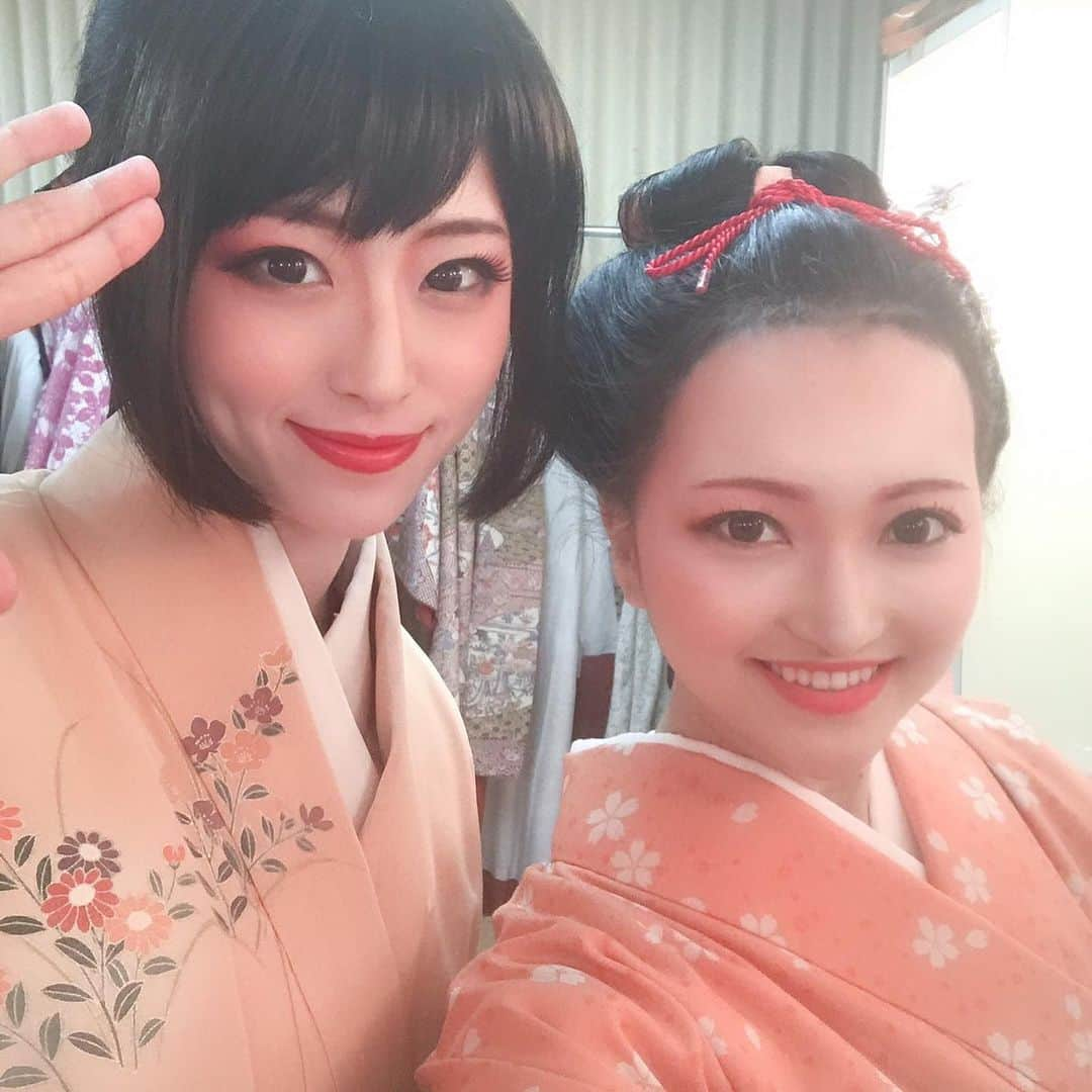 花奈澪さんのインスタグラム写真 - (花奈澪Instagram)「〜永久の愛〜 阿国・山三  無事に閉幕しました！  和物楽しいなぁ！ こんお化粧するのも久しぶりでした。 宝塚時代にやった和物といえば 鼻たれ小僧と、女郎だけでしたから、新鮮でした。淀という役に向き合えて。 キャスト数も多く、衣装も華やかで にぎやかな座組でした。  以前演じた出雲阿国にせよ淀にせよ自分がその役でもやらない限り、なかなか深いところまで調べたりしませんから、本当に役との出逢いは一期一会で、出逢いは運命ですね  次はまたがっつり2.5次元の世界へ...！ 誰ガ為のアルケミスト。たのしみ。 痩せねば笑  #阿国山三  #淀 #醍醐の花見 #浅井の血」5月28日 11時29分 - namio_dao