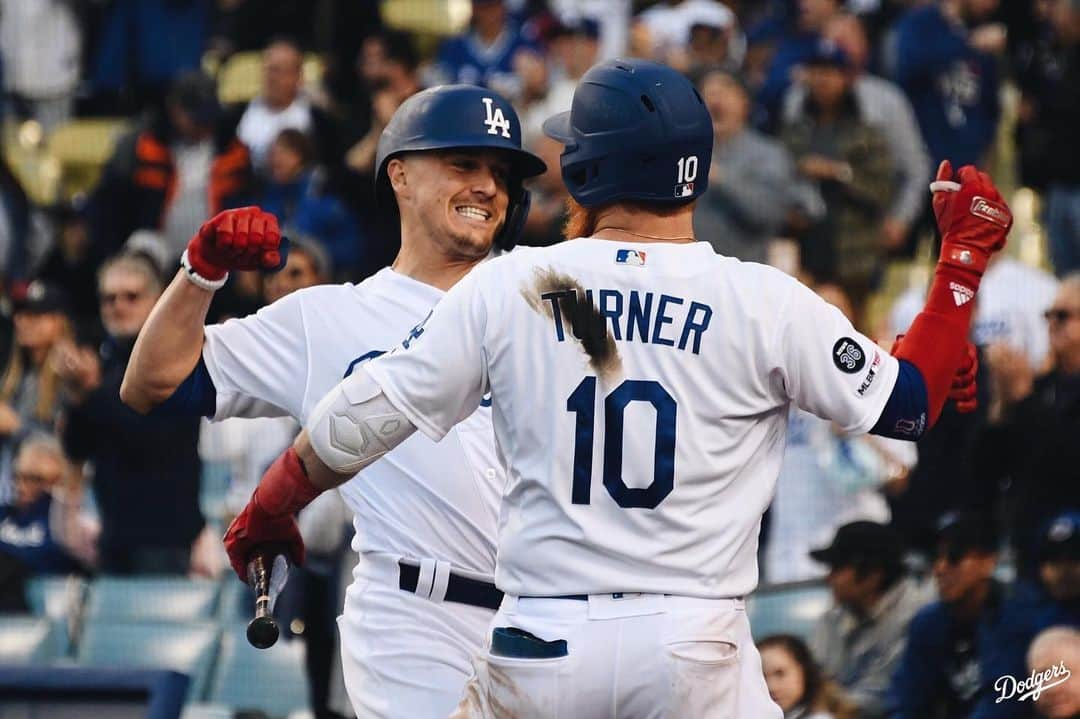 Los Angeles Dodgersさんのインスタグラム写真 - (Los Angeles DodgersInstagram)「They’re players and they crush a lot.  Swipe ⬅️ to watch the video.」5月28日 11時38分 - dodgers