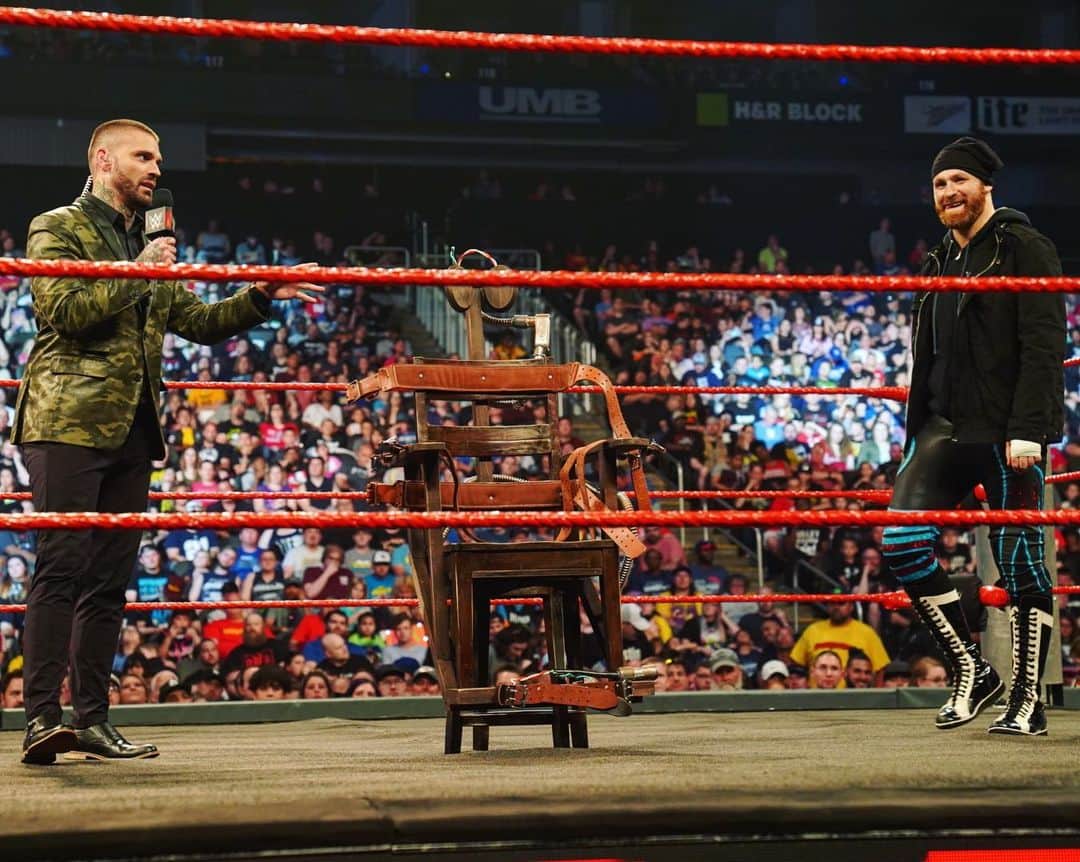 WWEさんのインスタグラム写真 - (WWEInstagram)「Anything goes on the #ElectricChair ⚡️ Ask @samizayn ANYTHING!! #RAW」5月28日 11時35分 - wwe