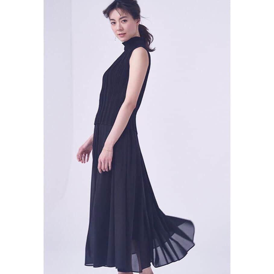 mid pressのインスタグラム：「blouse ¥18,500 skirt ¥25,000 ・ #m_premier  #mid_e_shopping #mid_press #mid_official」
