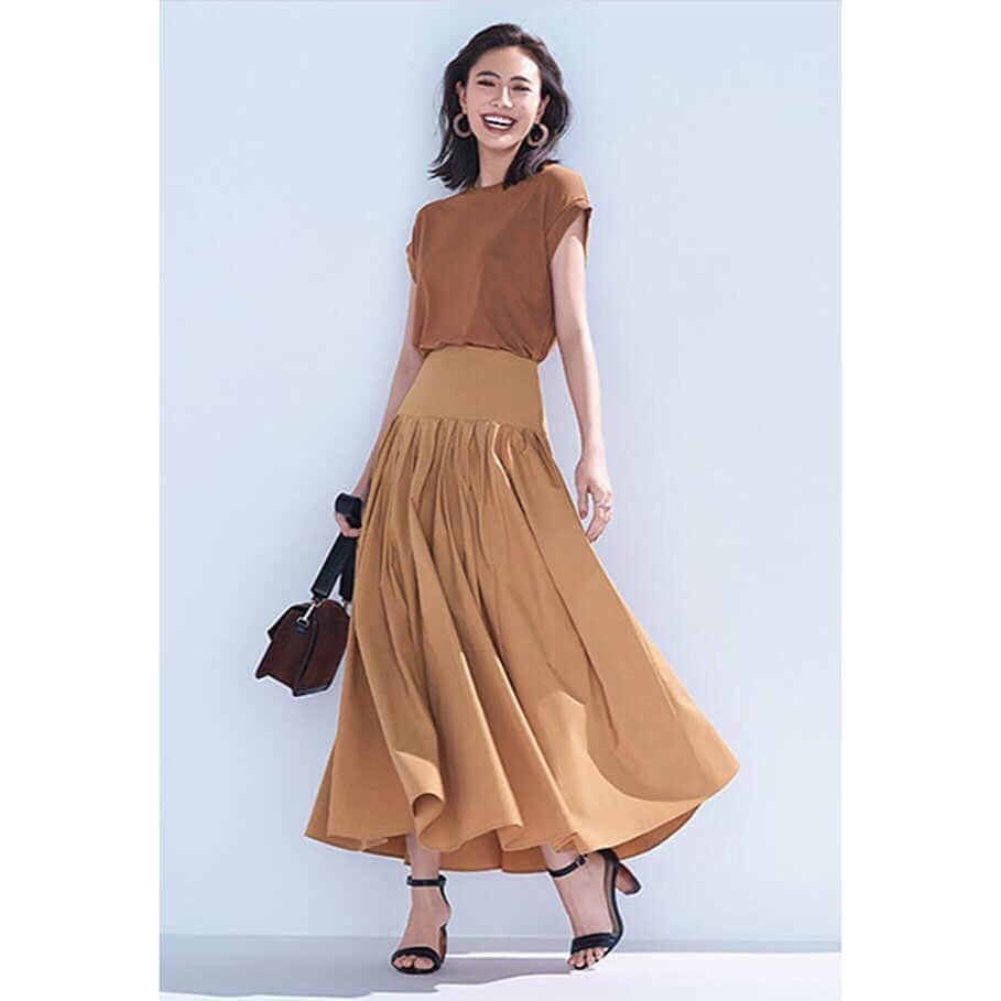 mid pressのインスタグラム：「BLENHEIM  @blenheim_jp . . 【幻の赤みブラウン】 #Oggi @oggi_mag ▶︎P28.29 をCHECK！！ . 幻の赤みブラウンロールアップカットソーを抽選で100名様にプレゼント🎁 Oggi.jp に応募フォームがあるので、そちらから応募してください🙌🏻 . スタイリスト 川上さやかさん @sk_120  アレンジのOggiオリジナルバージョンです☝🏻ポイントはOggi誌面・サイト、またmidブログでお伝えしてます！ ブログは、プロフィールから！ . たくさんのご応募お待ちしています🙂✨ . . .  #Tシャツ #ロールアップ #カットソー  #BLENHEIM #ブレンヘイム  #幻 #赤みブラウン #プレゼント #プレゼント企画 #応募  #涼しげ #お洒落 #スタイリスト は #川上さやか さん♡ #モデル は #oggi #土屋巴瑞季 ちゃん♡ @hazukitsuchiya  #mid_press #mid_official」