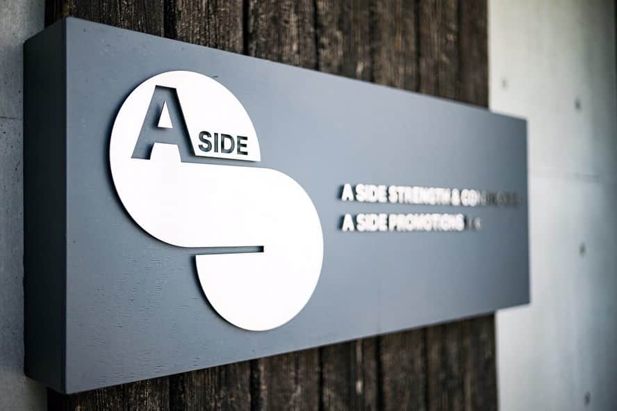 反町幸介さんのインスタグラム写真 - (反町幸介Instagram)「6月からオープンするトレーニングジム A SIDE STRENGTH & CONDITIONING( @asidepromotions )でも活動することになりました😊 . アスリートから一般の方まで幅広い層を満足させられる充実した設備になってます👍✨ 見学、体験はスタートしてますので、ぜひぜひお越し下さい‼️ #strengthandconditioning #strengthtraining #weighttraining #training #workout #gym #ウエイトトレーニング #トレーニング #パーソナルトレーニング #トレーニングジム #駒場東大前 #開放感 #素晴らしい #きっとトレーニングも頑張れるはず」5月28日 11時47分 - kosuke_sorimachi