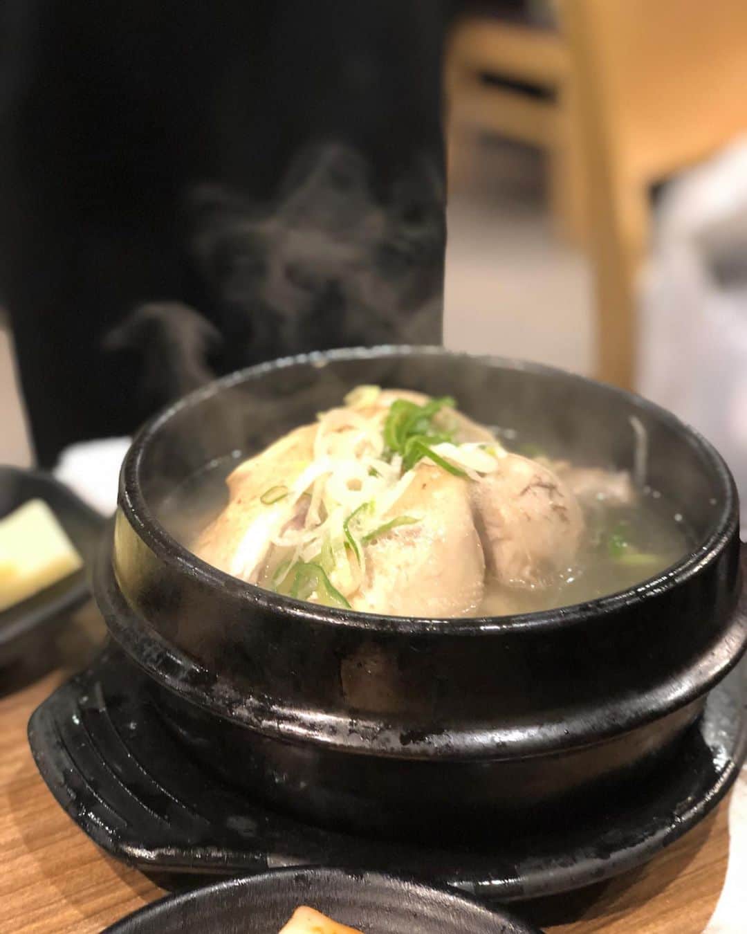 内藤理沙さんのインスタグラム写真 - (内藤理沙Instagram)「* * 〖 熟成肉専門店 ヨプの王豚塩焼 〗 サムギョプサル～🇰🇷 ここのお肉最高すぎる🐖 そして焼きチーズがハマる🧀 はちみつ付けて食べるよ🍯🐝 * とびっこおにぎりもお気に入り❤ 韓国料理だいすき～❤❤ * #instafood #koreanfood #shinokubo #韓国料理 #サムギョプサル #新大久保 #熟成肉 #ヨプの王豚塩焼 #risapigram」5月28日 11時52分 - risa_naito_official