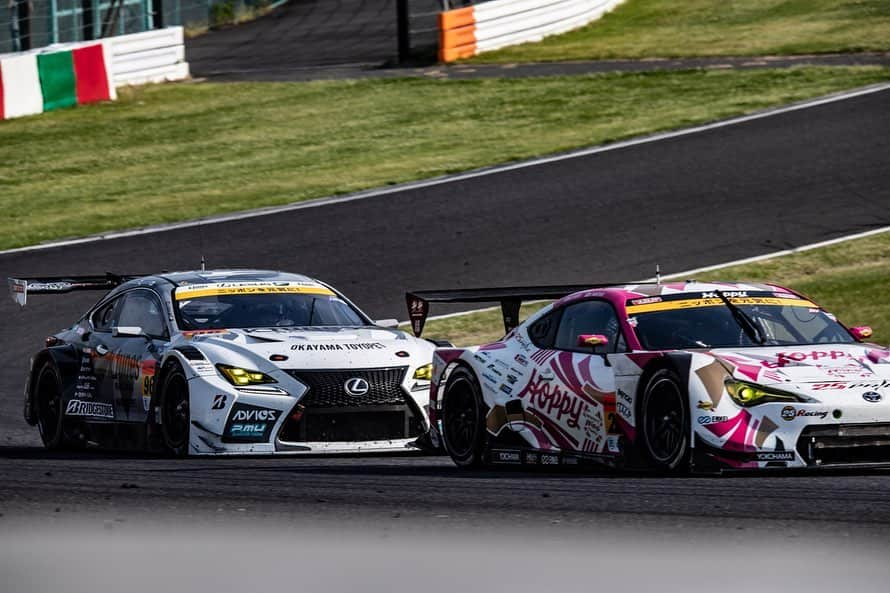 LEXUS / レクサスさんのインスタグラム写真 - (LEXUS / レクサスInstagram)「【SUPER GT 第3戦 LEXUS TEAMが2クラス制覇】 5月25日・26日、三重県の鈴鹿サーキットにて、SUPER GT第3戦「SUZUKA GT 300km RACE」が開催。  GT500クラスでは、予選1位の「au TOM'S LC500」が、完璧なレース運びで見事ポール・トゥ・ウィンを達成。また「KeePer TOM’S LC500」が2位、「WAKO’S 4CR LC500」が3位と、LEXUS TEAMが表彰台を独占しました。 GT300クラスでは「K-tunes RC F GT3」が、開幕戦に続き優勝を飾り、LEXUS TEAMが2クラス制覇の快挙を達成しました。  皆様のご声援、ありがとうございました。 次回の6月29日・30日にタイのチャン・インターナショナル・サーキットで開催される、SUPER GT 第4戦でも、応援よろしくお願いいたします。  #レクサス #レクサスLC #レクサスLC500 #レクサスRCF #モータースポーツ #鈴鹿サーキット #LEXUS #LEXUS_F #LexusLC #LexusLC500 #LC500 #LexusRCF #au #MOTORSPORT #suzukacircuit #supergt #supergt2019 #sgt #Lexusjapan #Lexusjp #race #racing #ExperienceAmazing」5月28日 11時59分 - lexus_jp