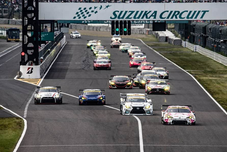 LEXUS / レクサスさんのインスタグラム写真 - (LEXUS / レクサスInstagram)「【SUPER GT 第3戦 LEXUS TEAMが2クラス制覇】 5月25日・26日、三重県の鈴鹿サーキットにて、SUPER GT第3戦「SUZUKA GT 300km RACE」が開催。  GT500クラスでは、予選1位の「au TOM'S LC500」が、完璧なレース運びで見事ポール・トゥ・ウィンを達成。また「KeePer TOM’S LC500」が2位、「WAKO’S 4CR LC500」が3位と、LEXUS TEAMが表彰台を独占しました。 GT300クラスでは「K-tunes RC F GT3」が、開幕戦に続き優勝を飾り、LEXUS TEAMが2クラス制覇の快挙を達成しました。  皆様のご声援、ありがとうございました。 次回の6月29日・30日にタイのチャン・インターナショナル・サーキットで開催される、SUPER GT 第4戦でも、応援よろしくお願いいたします。  #レクサス #レクサスLC #レクサスLC500 #レクサスRCF #モータースポーツ #鈴鹿サーキット #LEXUS #LEXUS_F #LexusLC #LexusLC500 #LC500 #LexusRCF #au #MOTORSPORT #suzukacircuit #supergt #supergt2019 #sgt #Lexusjapan #Lexusjp #race #racing #ExperienceAmazing」5月28日 11時59分 - lexus_jp