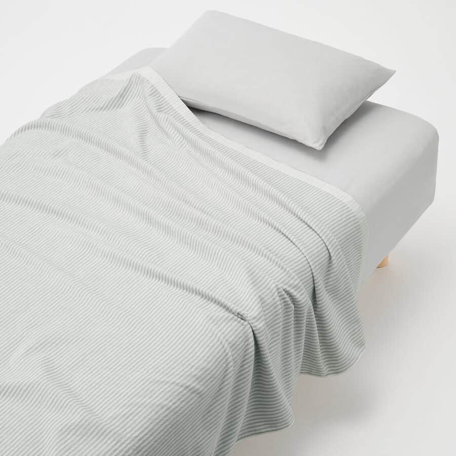 無印良品さんのインスタグラム写真 - (無印良品Instagram)「【新商品】パイル寝具セット タオルケット・シーツ・まくらカバーのお得な３点セットです。さらりとした肌触りのパイル素材でつくりました。  #無印良品 #MUJI #寝具 #タオルケット #シーツ #まくらカバー」5月28日 12時00分 - muji_global