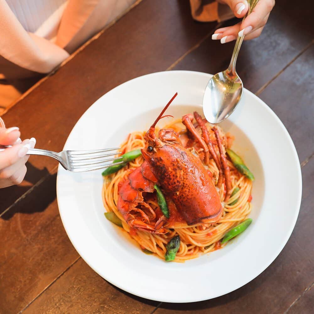 アトレ恵比寿公式さんのインスタグラム写真 - (アトレ恵比寿公式Instagram)「「タントタント オステリア」の濃厚で新鮮なオマール海老を使用した「ロブスターと季節野菜のトマトスパゲッティー」が新登場！ トマトソースをベースに、オマール海老の旨みとコクの中にすっきりとした酸味をバランスよく仕上げた一皿です。 季節限定の贅沢な味わいを目と舌で存分に楽しんで。 . . タントタント オステリア (本館6F) ロブスターと季節野菜のトマトスパゲッティー・・・￥1,825(税込) 販売期間:6月末まで  平日ランチ→前菜・サラダ・デザートバー付き 土日ランチ→前菜・サラダ・デザートバー・ローストビーフ食べ放題 . . #アトレ恵比寿 #アトレ #atre #atreebisu  #ebisu #恵比寿散策 #恵比寿駅 #ebisustation #タントタントオステリア #tantotantoosteria #パスタランチ #オマール海老 #パスタ #イタリアン #恵比寿ディナー #季節限定 #東京ランチ #恵比寿ランチ #tokyolunch #ebisulunch #インスタ映えフード #恵比寿カフェ #東京カフェ #tokyocafe #ebisucafe #恵比寿グルメ #女子会ランチ #恵比寿デート #おしゃれディナー #女子会ディナー」5月28日 12時01分 - atre_ebisu