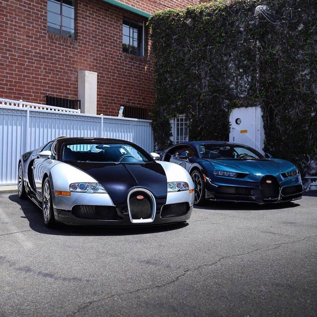 CarsWithoutLimitsさんのインスタグラム写真 - (CarsWithoutLimitsInstagram)「Old or new 🤷🏽‍♂️ Photo @lacarspotter_  #carswithoutlimits #bugatti #veyron #chiron #toronto」5月28日 12時03分 - carswithoutlimits