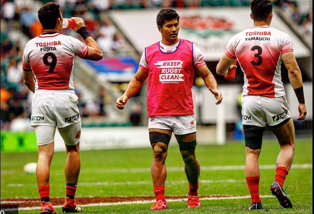 藤田慶和さんのインスタグラム写真 - (藤田慶和Instagram)「9️⃣3️⃣ お互い93年生まれ🇯🇵 #london7s #japan #sevens #セブンズ #日本代表 #ロンドン #セブンズ #9 #3 #93年生まれ #セブンズアカデミー #偶然 #93 #背番号 #同い年」5月28日 17時40分 - yoshikazu15