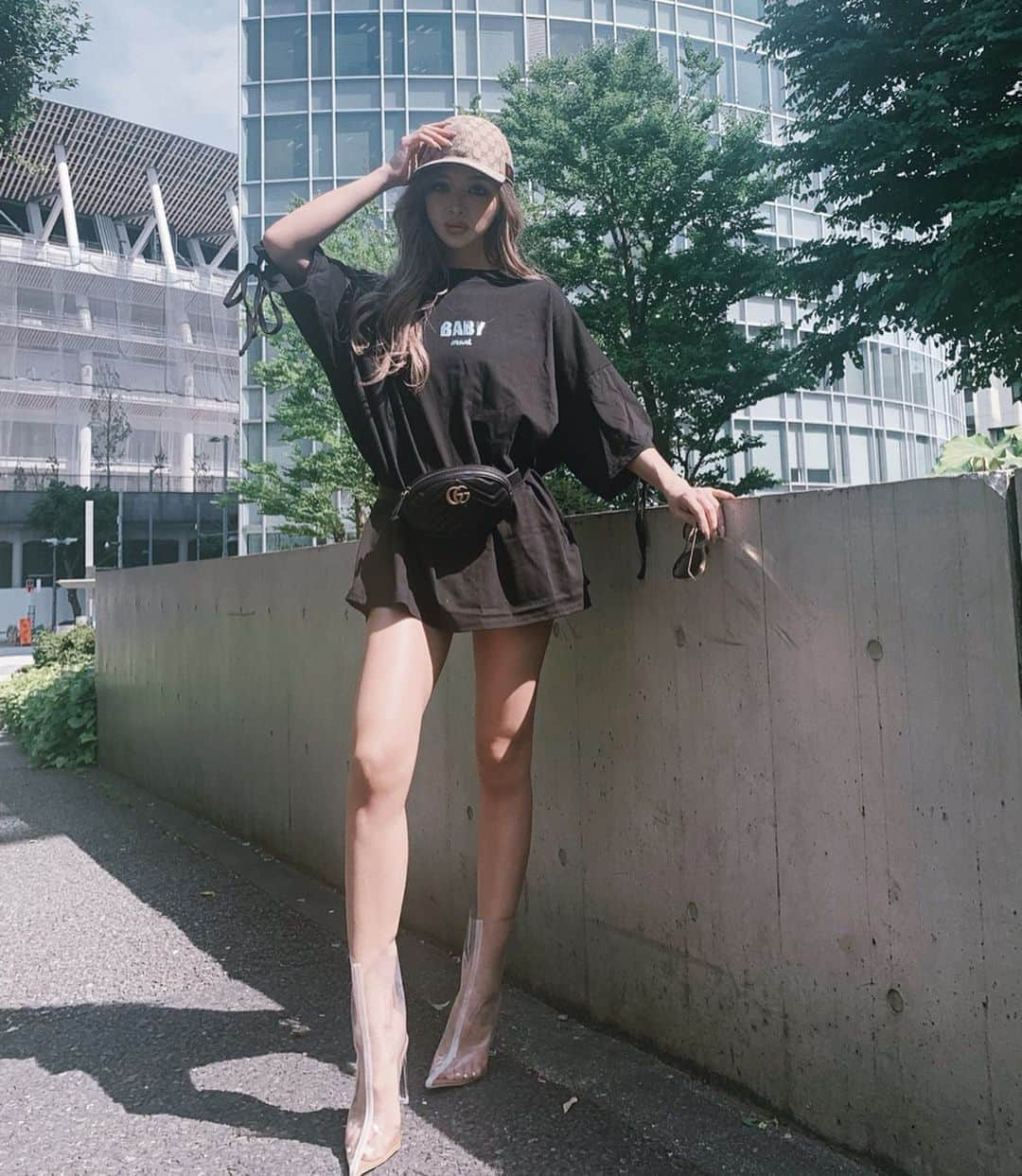 小原優花さんのインスタグラム写真 - (小原優花Instagram)「IRAL《 @iral_official 》の超BIGなベイビーシャツを私服の時はワンピで着てるよ💜💜💜 ・ このBABYは赤ちゃんって意味じゃないんだ♡👶🏼🍼w 外国人の男の人が好きな子をベイビー♡って呼ぶ時のベイビーです♡🌹笑 ・ ・ ベイビーシャツ発売中❤️🐰❤️ ・ 🎽👉《 @iral_official 》」5月28日 17時42分 - yunkoro519