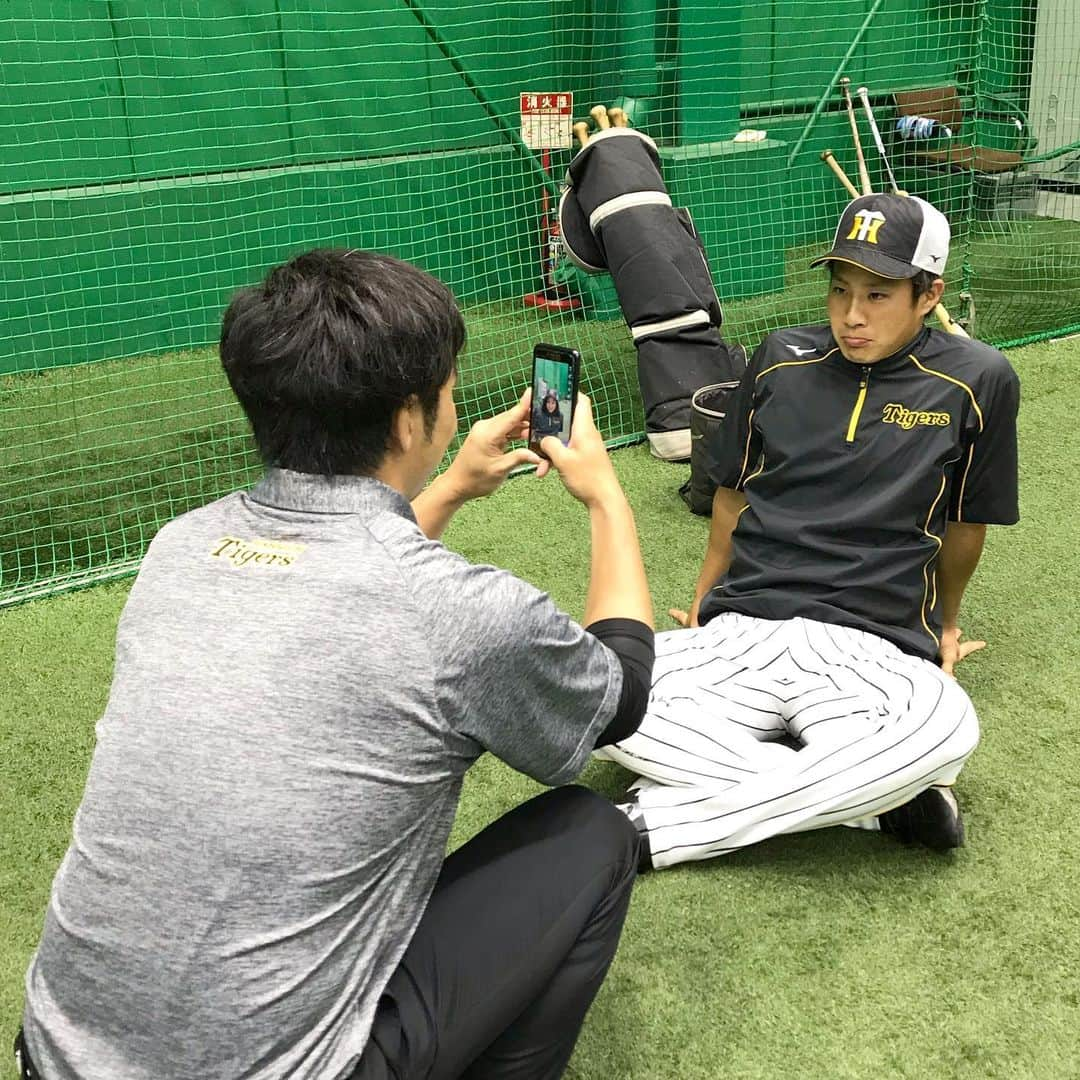 阪神タイガースさんのインスタグラム写真 - (阪神タイガースInstagram)「今日の練習前に緒方広報が選手たちをsnapchatで撮影😆 #緒方広報企画 #こどもver #snapchats  #誰だかわかるかな  #阪神タイガース」5月28日 17時43分 - hanshintigers_official