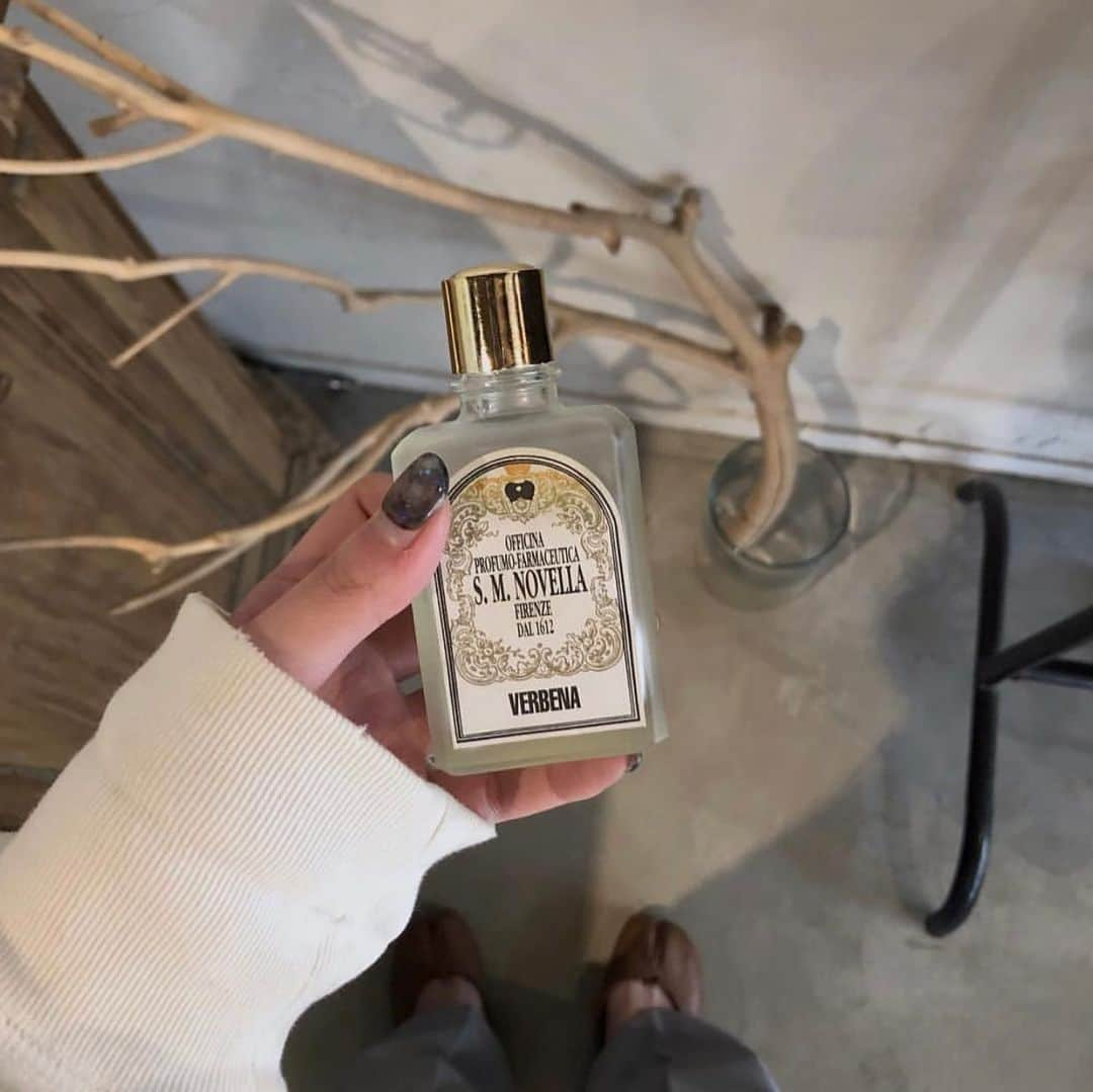 GLADDさんのインスタグラム写真 - (GLADDInstagram)「・﻿ ✔︎売り切れ続出！SANTA MARIA NOVELLA ﻿の お気に入りの香りで気分も高揚﻿ ﻿ ﻿ -甘いスイカズラの香り﻿ ﻿ -オリエンタルウッディーな香り﻿ ﻿ -500年作り続けられてきた香り﻿ ﻿ ﻿ ﻿ ネーミングもユニークなSANTA MARIA NOVELLA。﻿ ﻿ 自分へのご褒美はどの香りにする？💭﻿ ﻿ ﻿ ﻿ ﻿ ﻿.............................. photo by @jyunene ﻿ ﻿ ・ .............................. Thank you! ﻿ ﻿ 期間限定セール価格で販売中✨﻿ ﻿ ﻿ 販売は明後日5/30（木）朝9時まで。﻿ 手に入れるなら送料無料﻿の今✌︎ ﻿商品ページはストーリーズから！ ﻿ ﻿ ﻿ ﻿ ﻿ ﻿ ・・・・・・・・・・﻿ ﻿ #SANTAMARIANOVELLA（#サンタマリアノヴェッラ）﻿ ﻿ セール期間 : 5月30日(木)朝9:00まで﻿ ﻿ ・・・・・・・・・・﻿ ﻿ ﻿」5月28日 12時21分 - gladd_official