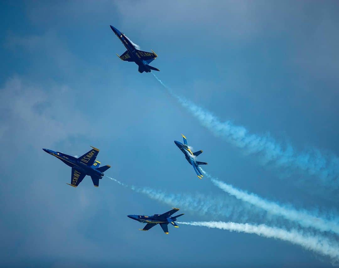 Jules Jordanさんのインスタグラム写真 - (Jules JordanInstagram)「Celebrated Memorial Day in Miami with the #blueangels air show, was insane, glad I brought my 500mm lens 😮. Thank you to all the US Armed Forces and military veterans.🇺🇸🇺🇸🇺🇸」5月28日 12時39分 - julesjordanx