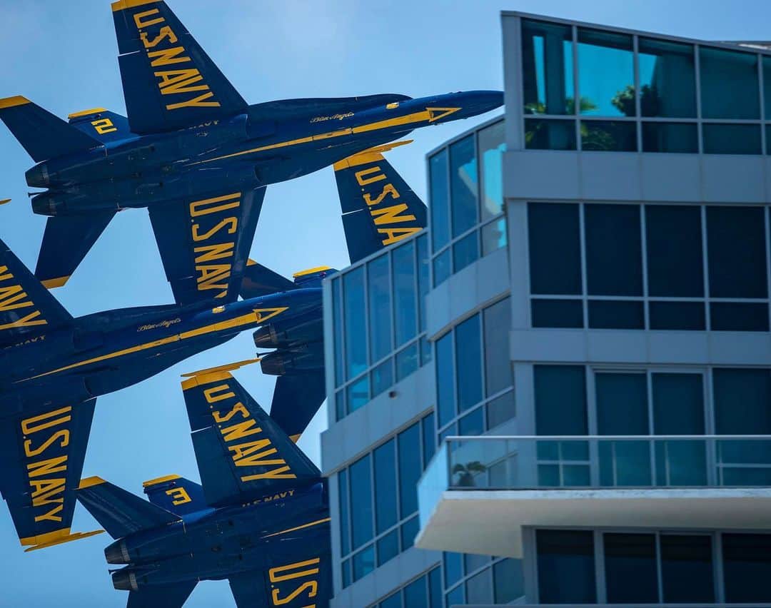 Jules Jordanさんのインスタグラム写真 - (Jules JordanInstagram)「Celebrated Memorial Day in Miami with the #blueangels air show, was insane, glad I brought my 500mm lens 😮. Thank you to all the US Armed Forces and military veterans.🇺🇸🇺🇸🇺🇸」5月28日 12時39分 - julesjordanx