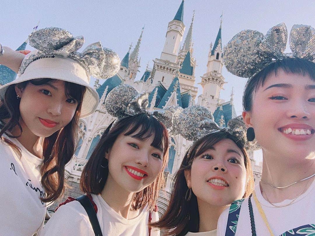 sayocoのインスタグラム：「大人の遠足楽しかったな〜😙💓 ・ #ディズニーランド #シンデレラ城 #大人の遠足 #bephop」