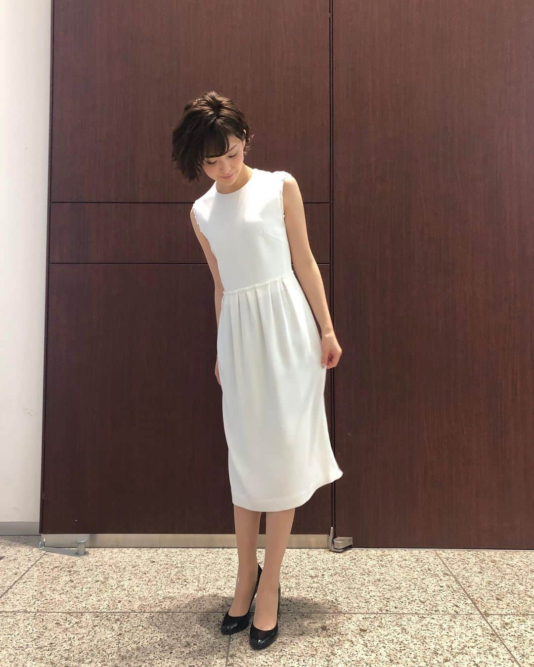 宮司愛海さんのインスタグラム写真 - (宮司愛海Instagram)「今夜８時からは潜在能力テスト✨ 今回はおなじみになってきた、超インテリ軍vs叩き上げ軍です！ただ今回は「超」インテリ軍...なんと7人中5人が東大卒or現役東大生💦 叩き上げ軍はどれだけ食らいついていけるのか...潜在能力で戦うクイズならではの結末が💥 . ゲストは👇の皆さま 朝日奈央さん 井桁弘恵さん いとうあさこさん 大島育宙さん（XXCLUB）  カイさん（超特急）  菊地亜美さん グローバーさん 斉藤慎二さん(ジャングルポケット) 佐藤仁美さん髙田延彦さん 東国原英夫さん 三浦奈保子さん 本村健太郎さん 吉田たかよしさん （※50音順） 個人的には、同じ福岡出身で高校もお隣、さらには大学も同じ(！)の井桁さんにお会いできて嬉しかった...☺️ . 衣装 は真っ白の、ウエストにギャザーの効いた👗 #潜在能力テスト #クイズ #フジテレビ #衣装 #ootd #綺麗に目をつぶる #😪💤」5月28日 12時44分 - manami_miyaji