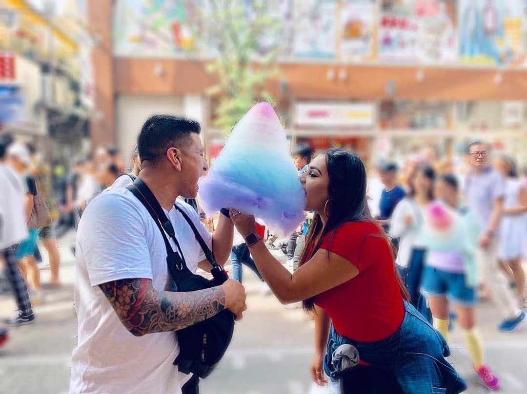 TOTTI CANDY FACTORYのインスタグラム：「Sharing is way more than just caring👫 Thank you for coming!!! ご来店ありがとうございます🥰🥰 Photo by: @soldado_imperial_ . #repost#cottoncandy#instagood」