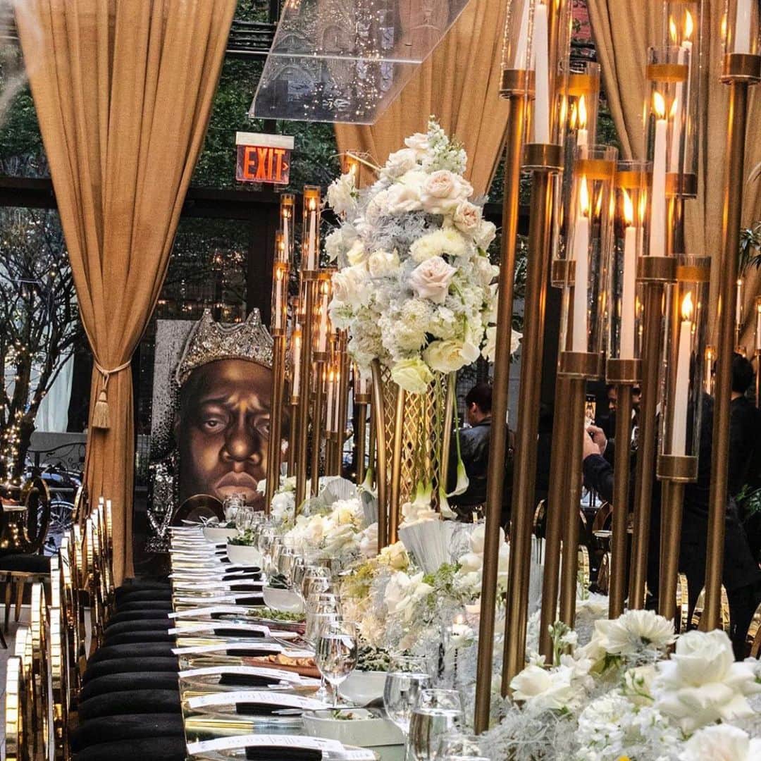 ファボラスのインスタグラム：「Gotta do it B.I.G. for your Birthday!! 🎂 5 • 21 • 19  Thanks @lilkimthequeenbee for inviting me to Celebrate Life for the Legend The Notorious B.I.G.!! BIG touched so many wit his music, genuine Brooklyn style, & represented the borough to the death.. Was a blessing to see the Junior Mafia crew reunite & you & @lilcease connect again. I know BIG was smiling down on us 🙏🏾👑🎈#BrooklynForever」