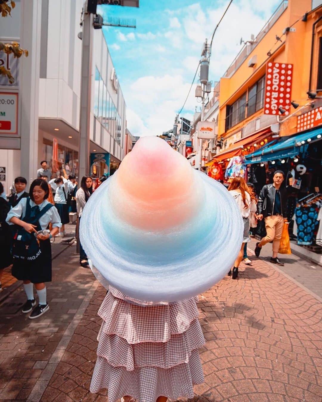 のインスタグラム：「Woah. Just. Woah. 🌈 Thank you for coming!  ご来店ありがとうございます😊 Photo by: @yallamelo . #repost#cottoncandy#instagood」