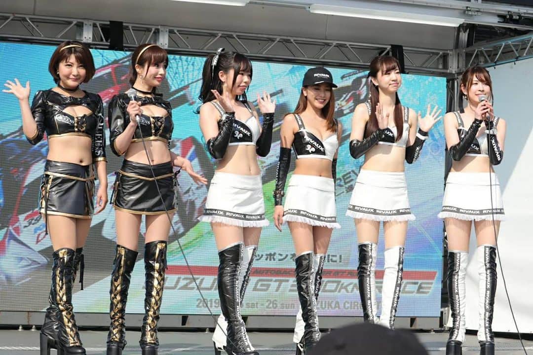 のインスタグラム：「#supergt #motorsports #runup #rivauxjapan #queensmemorial #portraitphotography #ステージ #ギャルオン #レースクイーン #gridgirls #paddockgirl #model #鈴鹿サーキット #japanracing #gtr #car #carracing #レース好きな人と繋がりたい」
