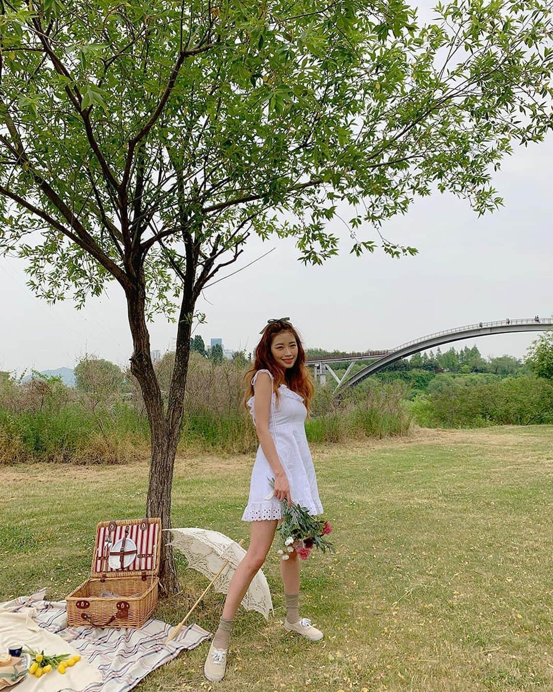 Official STYLENANDAさんのインスタグラム写真 - (Official STYLENANDAInstagram)「Nanda Picnic look💛❤️💙 #stylenanda #newarrivals」5月28日 13時26分 - houseof3ce