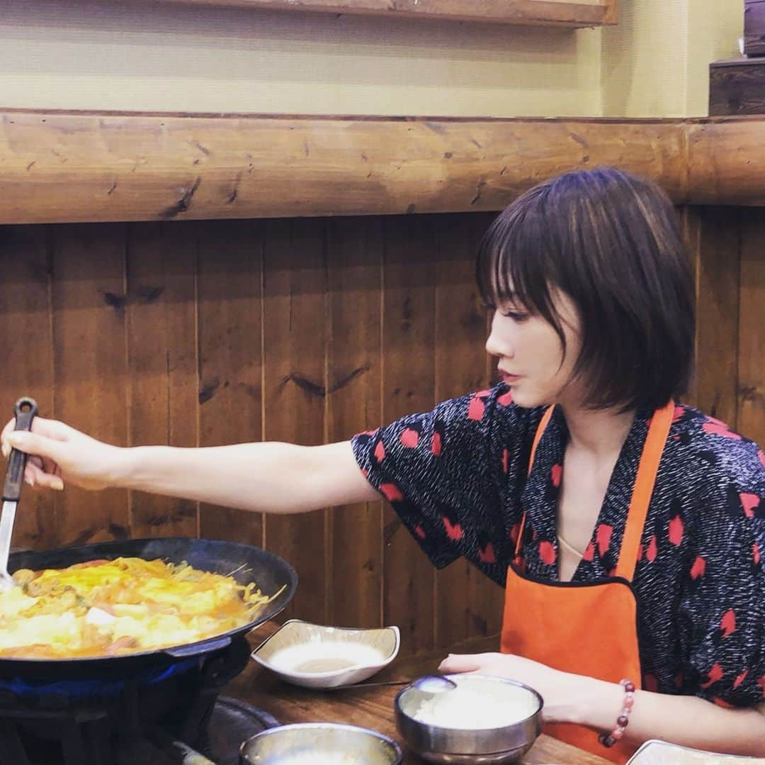 木下ゆうかさんのインスタグラム写真 - (木下ゆうかInstagram)「韓国食べまくり3泊4日の2店舗目はプデチゲ！ プデチゲに入れる麺ってなんであんなにおいしいんでしょう☺️❤️ YouTubeにたくさん動画あっぷしとうけみてね☺️❤️ #プデチゲ #오뎅식당 #オデンシクタン #韓国 #부대찌개 #オデン食堂  #議政府  #youtube  #mukbang ️ #木下ゆうか #kinoshitayuka #木下佑香」5月28日 13時34分 - yuka_kinoshita_0204