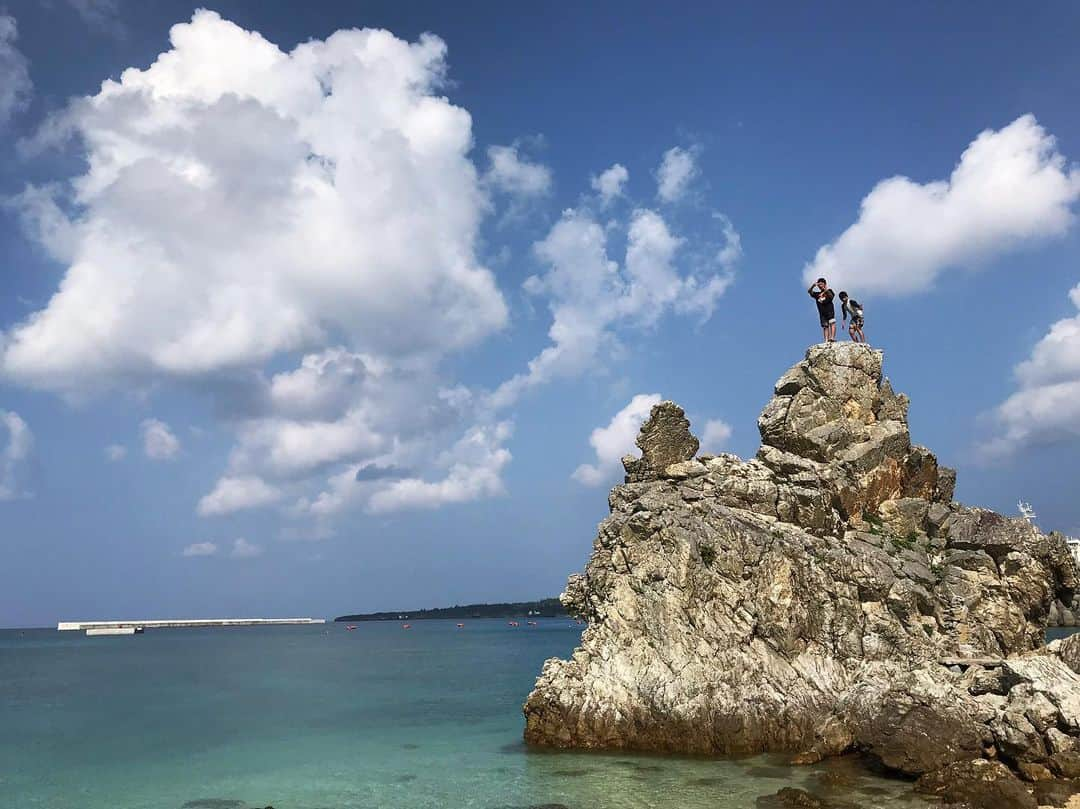 呉屋ありささんのインスタグラム写真 - (呉屋ありさInstagram)「. . ゴリラチョップー . . べた凪〰🏄‍♀️⛱海いきたい〰 . . 湿度85(ﾟoﾟ;;死ねー」5月28日 13時57分 - arisa_goya