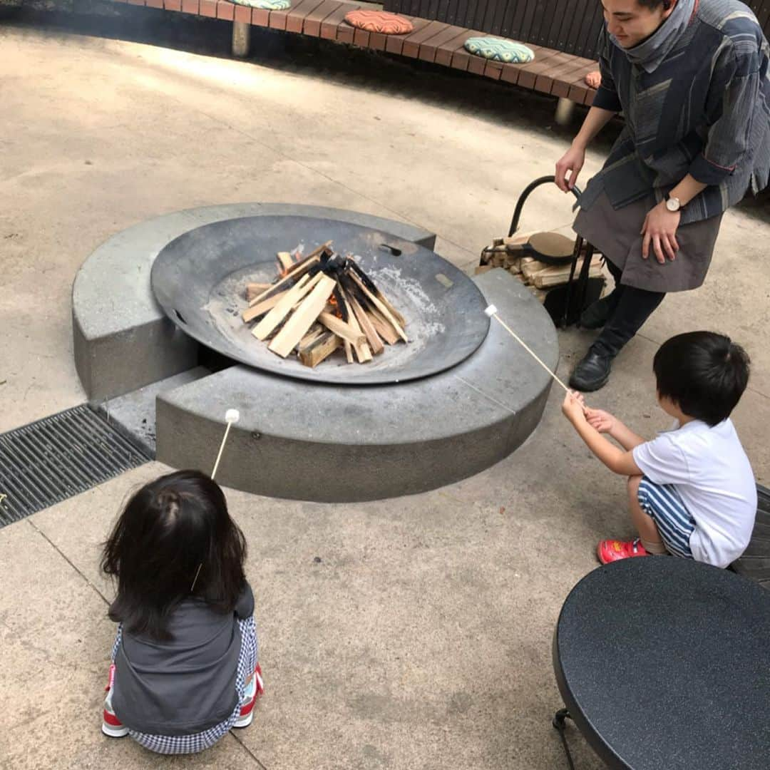 潮田玲子さんのインスタグラム写真 - (潮田玲子Instagram)「星のや富士にて。 非日常的なひととき😍❤️🙌 #星のや富士  #気持ちよすぎる空間 #非日常的な時間 #焼きマシュマロの美味しさったら #母子ともにハマる笑 #森散策 #スタッフの皆さんの優しさに #チビ達も大喜び #また行きたいなぁ」5月28日 14時11分 - reikoshiota_official