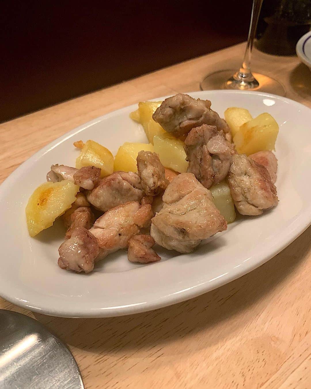 加藤紀子さんのインスタグラム写真 - (加藤紀子Instagram)「昨夜の鈴木家、驚きと美味しいが交互にやってくる味付きの夢みたいな世界🥰 そして今、畑から帰ってお家でおうどん作って食べた一口目で口の中やけどするって言うリアルな世界に引き戻されました。 鈴木家戻りたい🌬🌬 予約もありがとう🙏😍 #アスパラソバージュ畑で育てたいほど美味しかった #カトノリ農園」5月28日 14時32分 - katonoriko