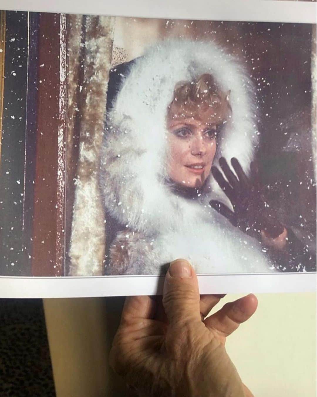 ペティート・メラーさんのインスタグラム写真 - (ペティート・メラーInstagram)「An unforgettable shoot with @douglaskirkland_ who shot #MarilynMonroe best photos in #history #grateful and honored to be shot by the legend who wore #Pink just for me, the reference was #CatherineDeneuve in the snow who looks exactly like my mommy. we talked about #StephenHawking #ABriefHistoryOfTime and shared the love for Astronomy. ❤️✨」5月28日 14時30分 - petitemeller