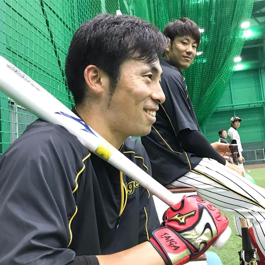 阪神タイガースさんのインスタグラム写真 - (阪神タイガースInstagram)「江越選手が「見てください^ ^」と練習用のバットを見せてくれました。そこには… #江越大賀 選手 #ファンの方からのプレゼント #noegoshinolife #オリジナルステッカー #ありがとうございます #阪神タイガース #ぶち破れオレがヤル」5月28日 15時15分 - hanshintigers_official