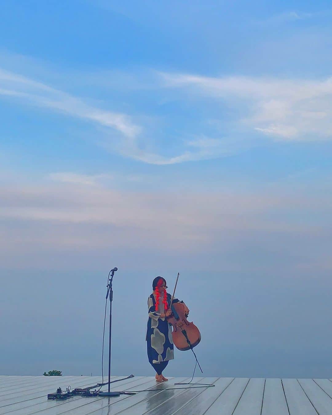 野崎萌香さんのインスタグラム写真 - (野崎萌香Instagram)「優しい歌声と鳥の音色と チェロが空と自然と混じり合う 素晴らしいLIVEへ🕊🌿 . . . 初めて行った江之浦測候所がまた 素敵な場所でした。  @iamkelseylu  @hiroshisugimoto_  @enoura_observatory」5月28日 15時13分 - moeka_nozaki