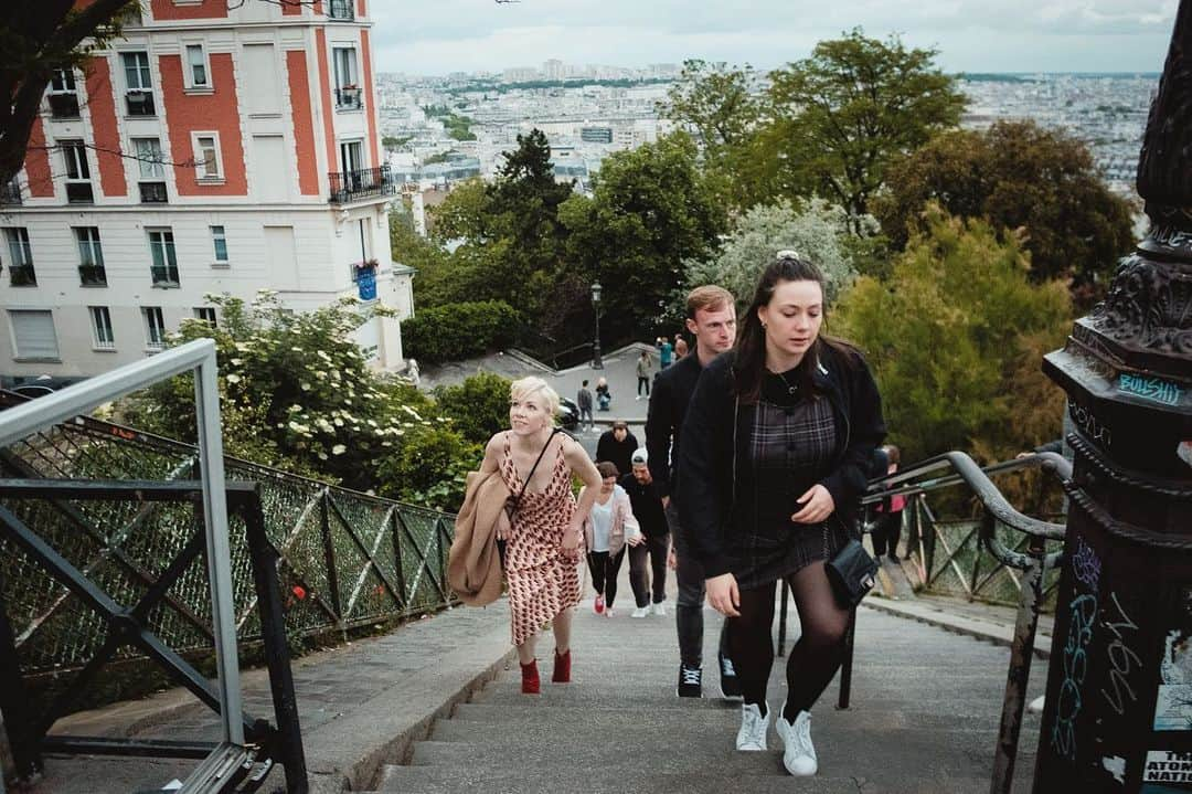 カーリー・レイ・ジェプセンさんのインスタグラム写真 - (カーリー・レイ・ジェプセンInstagram)「Late night stroll to the Eiffel Tower w my favs 📸 @alexkaneperkins」5月28日 15時27分 - carlyraejepsen