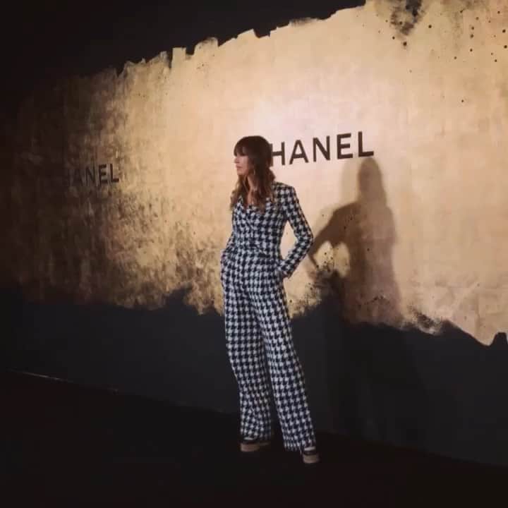 カロリーヌ・ド・メグレのインスタグラム：「✌️🇰🇷 #CHANELinSeoul」