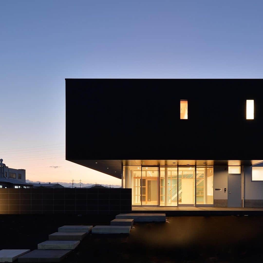 伊藤瑞貴建築設計事務所のインスタグラム：「オフィス用WEBを作成中！  Mizuki ito Architects URL: http://miaaa.biz/  ーーーーーーーーーーーーーー @mizukiitooo ーーーーーーーーーーーーーー #オフィス #オフィスラボ  #オフィスカジュアル  #オフィススタイル  #オフィスデザイン  #オフィス内装  #officelab #office #officedesign  #インテリア #建築家 #ロングライフデザイン #福井県  #architects #architettura #architecture  #green  #architects #architecture  #archilovers  #simple  #simplelife  #伊藤瑞貴建築設計事務所  ーーーーーーーーーーーーーー URL：http://miaaa.biz/ ーーーーーーーーーーーーーー」