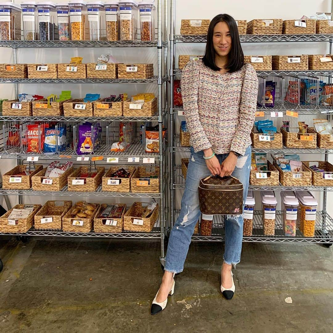 エヴァ・チェンさんのインスタグラム写真 - (エヴァ・チェンInstagram)「First stop when visiting Facebook HQ (and any FB office in general): stock up on the local snacks 🤗🤗」5月14日 8時39分 - evachen212