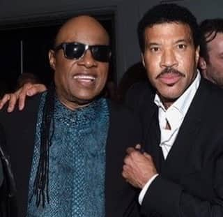 ライオネル・リッチーさんのインスタグラム写真 - (ライオネル・リッチーInstagram)「Happy Birthday  Mr. Wonderful... 🎵 🎂 I’m looking forward to seeing you on the road this summer ... #steviewonder」5月14日 7時14分 - lionelrichie