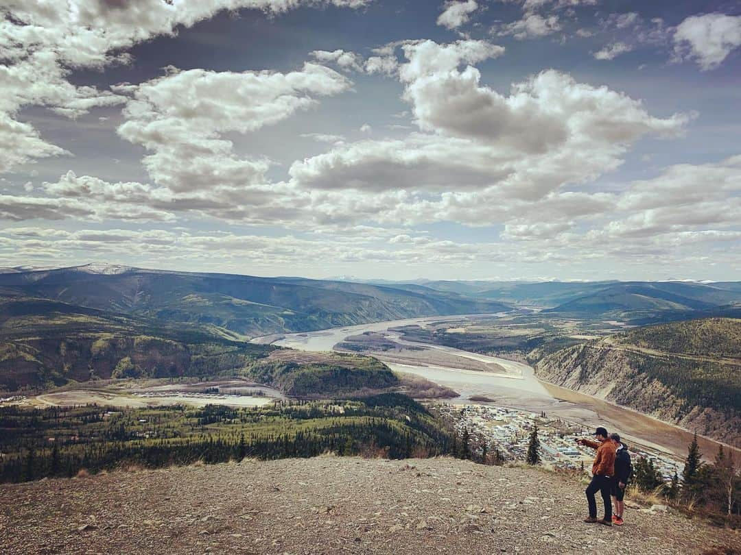 トローヤン・ベリサリオさんのインスタグラム写真 - (トローヤン・ベリサリオInstagram)「There’s gold in them thar hills. #yukon #klondike #whatwouldyoudoforaklondikebar #alotofthings」5月14日 7時19分 - sleepinthegardn