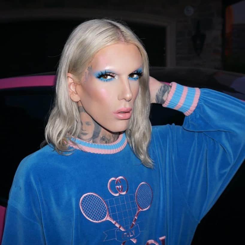 Jeffree Star Cosmeticsさんのインスタグラム写真 - (Jeffree Star CosmeticsInstagram)「KEEP IT ICY 💎 Makeup master @mmmmitchell painted Jeffree using the iconic #BlueBlood palette 💙 He also used #MagicStar concealer shades C4 & C7, Magic Star #translucent powder ⭐️ lashes are @tatti_lashes TL3 💅🏻 Lips: #velourliquidlipstick shade ‘Skin Tight’」5月14日 7時33分 - jeffreestarcosmetics