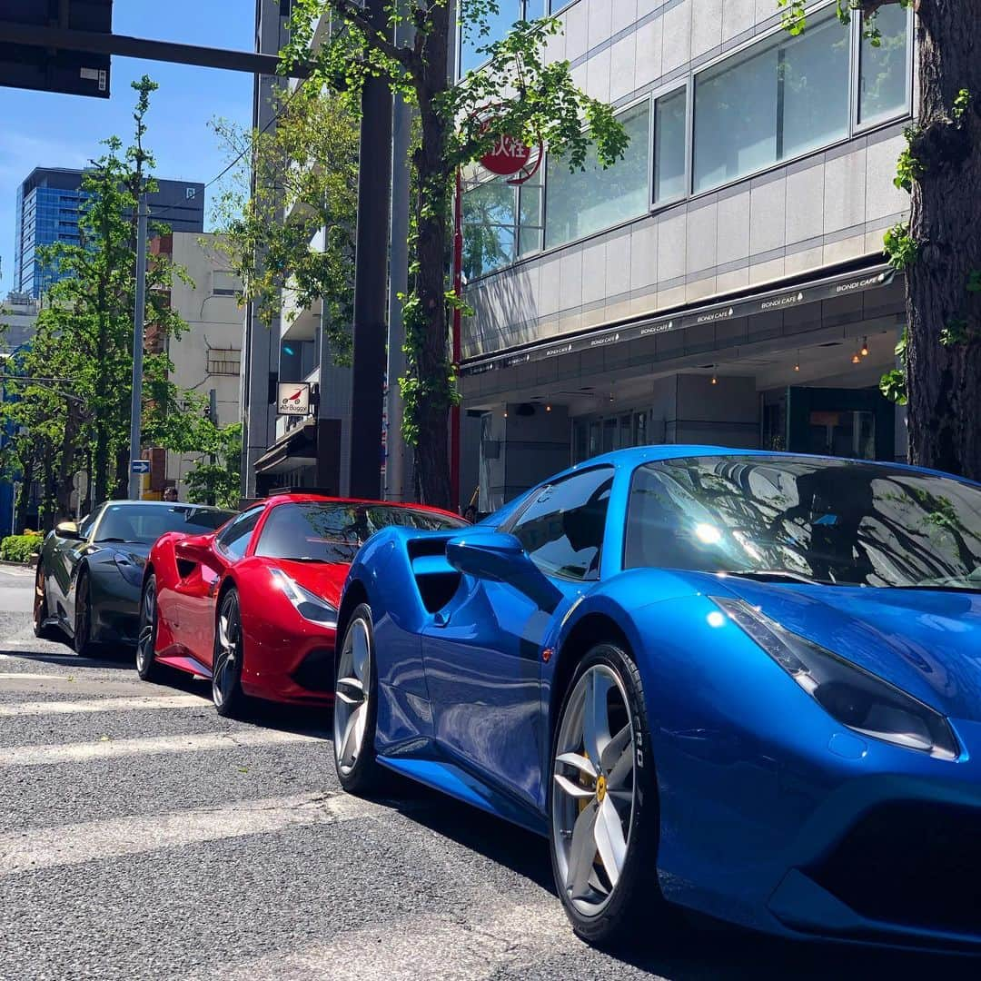 青木龍一のインスタグラム：「488s ×  488s ×  TDF  #ferrari  #488spider  #TDF」