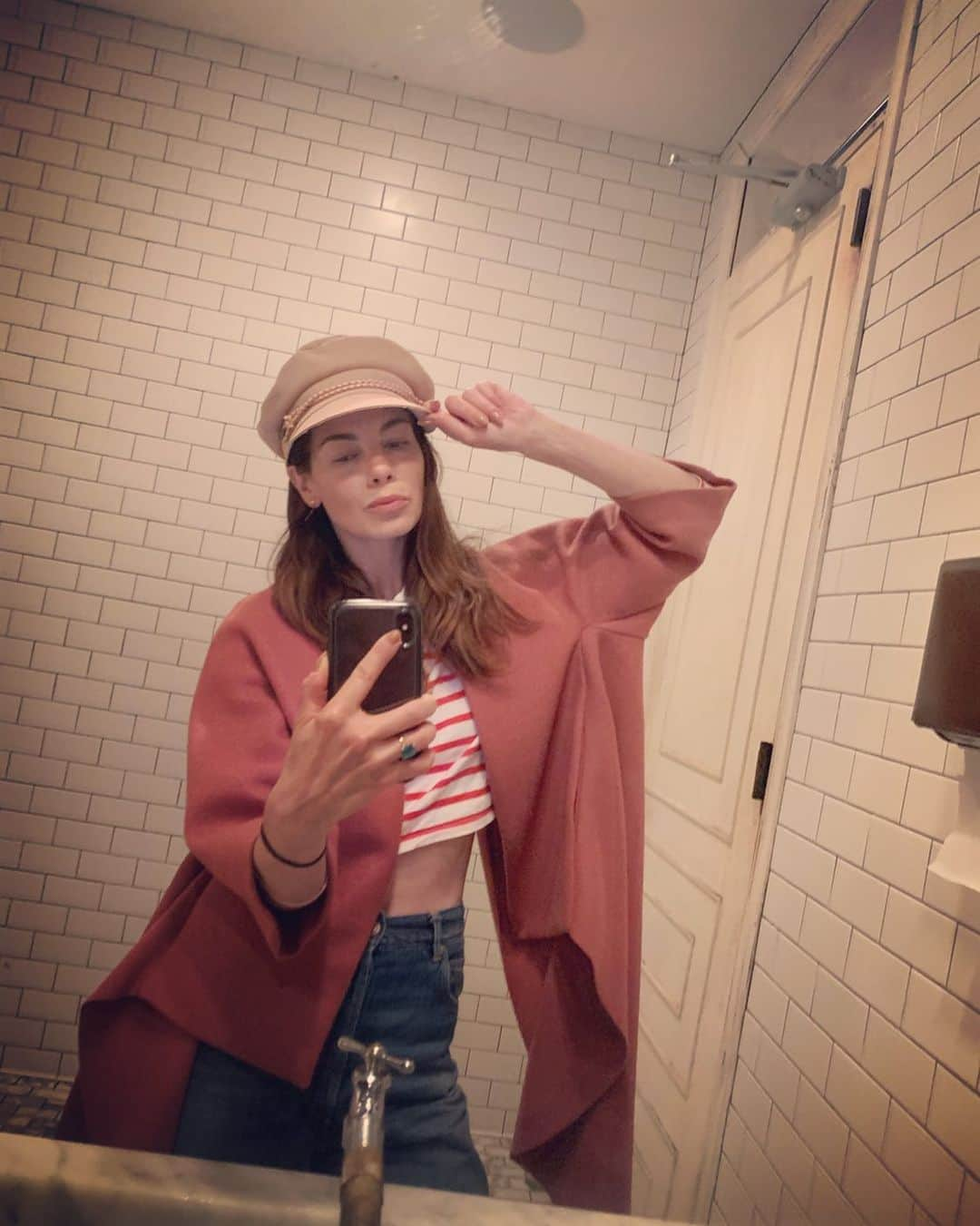 ミシェル・モナハンさんのインスタグラム写真 - (ミシェル・モナハンInstagram)「Bad hair day. No problem. Shameless public bathroom selfie. No problem. About to demo an entire pizza. No problem. Picking kids up on time from school? Might be a problem. It’s still Mother’s Day, right!? 🤷🏻‍♀️」5月14日 7時43分 - michellemonaghan