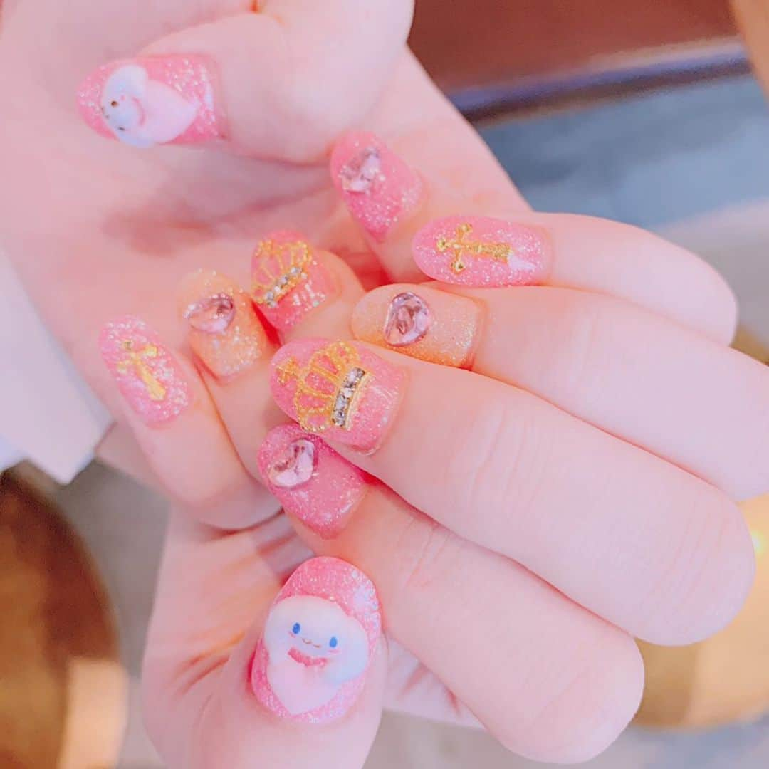 小山ひなさんのインスタグラム写真 - (小山ひなInstagram)「NEW Nail💕 . .  ゴールド入れた . .  #ゆめかわネイル #ピンクネイル #シナモンネイル」5月14日 8時05分 - hina__kmyd