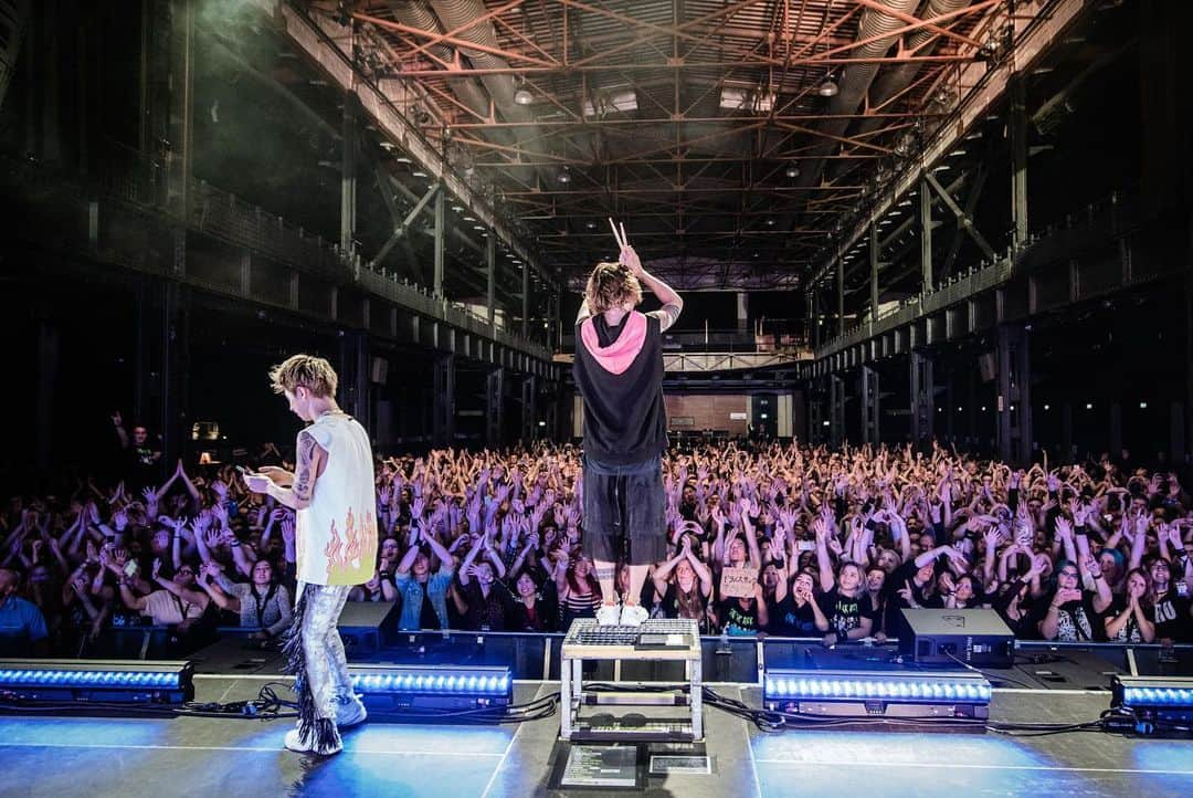 Tomoyaさんのインスタグラム写真 - (TomoyaInstagram)「Cologne🔥🔥🔥 You guys are awesome🌏 Thank you so much☺️ もぁーす 4連ちゃんの2日目終わり🤭 寝て起きるまでがライブ。  @jamiecarterfilms  #cologne #すべりすぎ #ずっこけすぎ #そのまま弾きすぎ #結果絵になりすぎ #やりすぎ」5月14日 8時13分 - tomo_10969