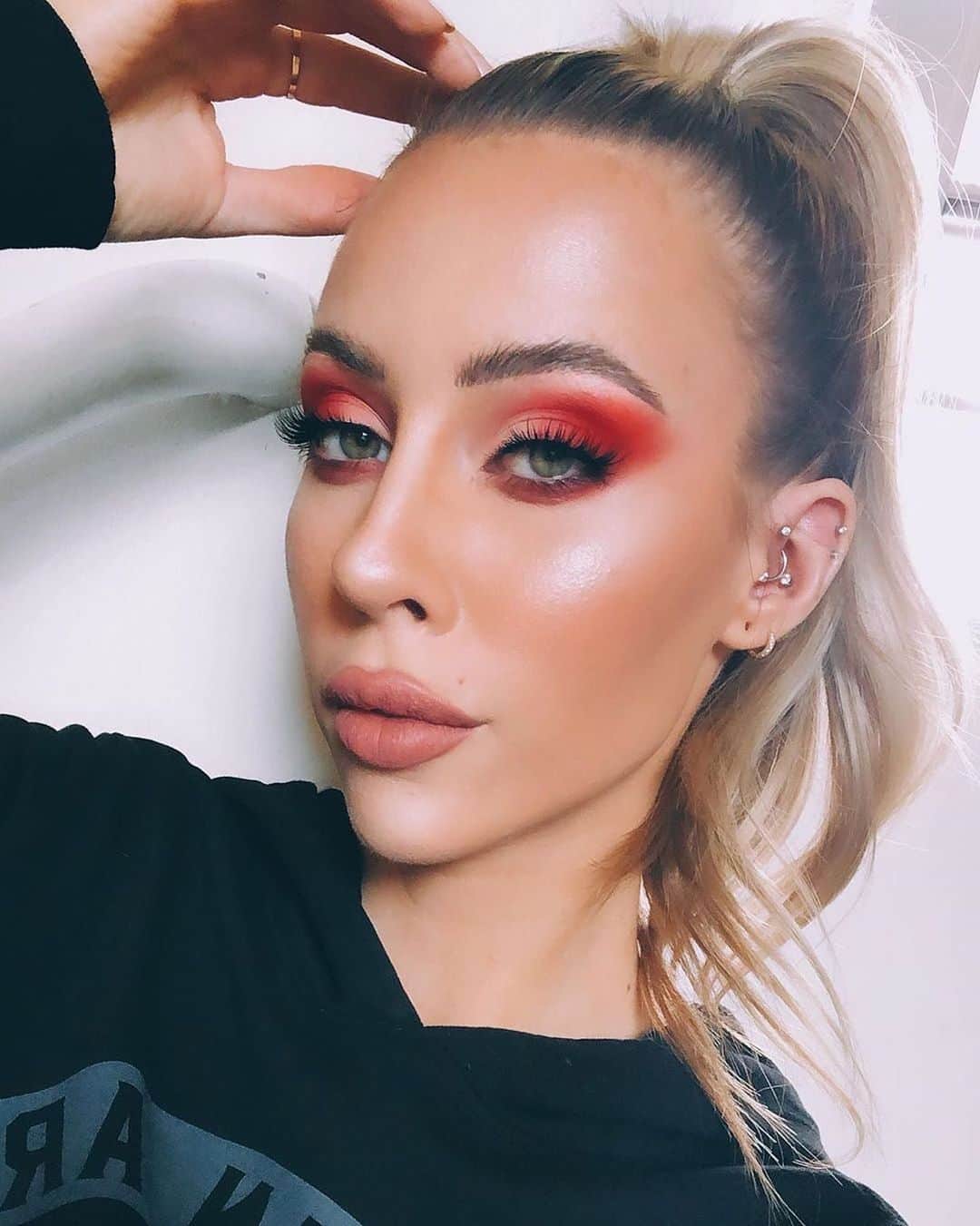 e.l.f.さんのインスタグラム写真 - (e.l.f.Instagram)「@the.hannahjensen uses the Poreless Face Primer, Flawless Finish Foundation and Contour Palette to snatch her face 🔥 #elfcosmetics #vegan #crueltyfree」5月14日 8時21分 - elfcosmetics