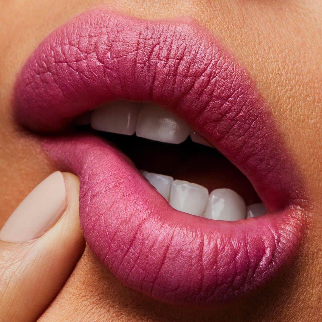 メイクアップアートコスメティックスさんのインスタグラム写真 - (メイクアップアートコスメティックスInstagram)「Feel moisturizing matte for yourself! Start with #MACPowderKiss Lipstick in bright pink Sexy, But Sweet. Tap to shop! 🛍」5月13日 23時42分 - maccosmetics