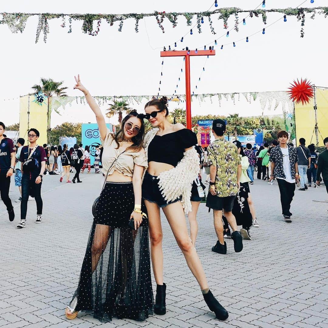 クリスティン・ウェイのインスタグラム：「Good people, good vibes #edcjapan2019 #edcjapan #edc #edcoutfit #festivalfashion #festivalhair #festivalmakeup #festivallook」