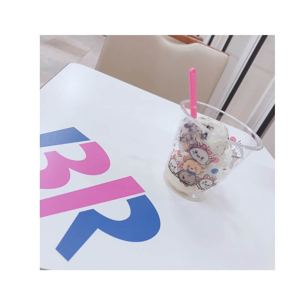 宮瀬玲奈さんのインスタグラム写真 - (宮瀬玲奈Instagram)「. . . . . . . . 『‘TSUM TSUM’トリプルポップ』 . サーティワン💓 . 2019年5月30日(木)まで✨ . 美味しすぎて...(〃´-`〃) . . . . . #ナナブンノニジュウニ #立川絢香 #あーや  #アニメ #キャラクター #宮瀬玲奈 #れいにゃん  #ナナニジ #声優 #アイドル #福岡 . . #一人サーティーワン #サーティーワン #アイスクリーム #トリプルポップ #キャラメルリボン #ストロベリーチーズケーキ #クッキーアンドクリーム #The王道 #全部美味しいから #迷った挙句 #この3つ #おしゃれキャット .」5月13日 23時55分 - reinyan_0526