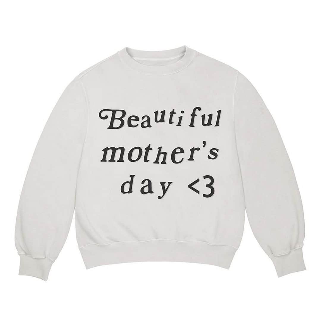 HYPEBEASTさんのインスタグラム写真 - (HYPEBEASTInstagram)「@hypebeaststyle: Kanye West has released a “Beautiful Mother’s Day” crewneck to celebrate this past Sunday’s annual holiday. Priced at $165 USD the celebratory sweater comes in a “Bone” color, and can be purchased via shop.kanyewest.com.  Photos: Kanye West」5月14日 0時03分 - hypebeast