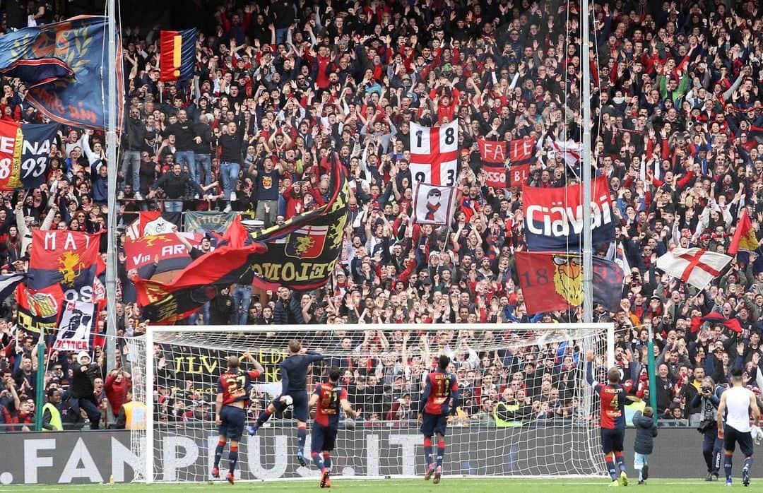 ジェノアCFCさんのインスタグラム写真 - (ジェノアCFCInstagram)「❤️💙 NOI SIAMO IL GENOA! 👊 Al bando i vittimismi. Petto in fuori. E fuori tutte le energie a partire da una positività contagiosa che può e deve permeare l’ambiente.」5月14日 0時12分 - genoacfc